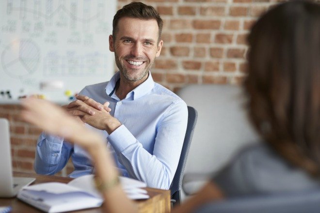 Verliefd op je collega. Cupido doet wat hij wil, ook op de werkvloer!